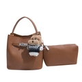 Braune Beuteltasche aus Leder mit Litschimuster und süßem Plüschtier-Anhänger - Mit Anhänger / Braun