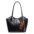 Grande borsa tote in pelle PU nera con bordo a onde e grazioso ciondolo a orsetto - Con Ciondolo / Nero