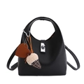 Sac seau noir en cuir grainé avec fermoir argenté et breloque en forme de cœur - Avec Pendentif / Noir