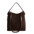 Sac seau minimaliste en cuir marron foncé avec bandoulière et rivets métalliques - Marron
