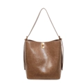 Bolso cubo vintage de cuero sintético marrón con hebilla dorada y letras de moda - Caqui