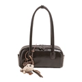 Bolso baguette de cuero brillante marrón oscuro con un dije de peluche blanco y correas - Con Colgante / Marrón