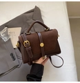 Borsa quadrata in pelle marrone opaca con chiusura vintage dorata e manico - Marrone