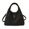 Schwarze Beuteltasche aus Leder mit Litschimuster, Silberschnalle und abnehmbarem Gurt - Schwarz