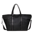 Bolso tote grande negro con remaches plateados y correa ajustable para el hombro - Negro