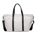 Bolso tote grande crema con remaches plateados, asas de cuero negro y correa ajustable - Blanco Roto