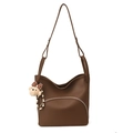 Sac hobo marron texture litchi avec breloque d'ours en peluche et bandoulière - Avec Pendentif / café