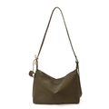 Borsa hobo minimalista verde oliva in pelle scamosciata con tracolla regolabile - Verde
