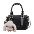 Borsa baguette nera intrecciata con tracolla rimovibile e ciondolo a coniglio di peluche - Con Ciondolo / Nero
