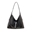 Borsa hobo in pelle nera lucida con tracolla regolabile e dettagli in metallo argento - Nero