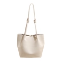Secchiello minimalista in pelle beige con due tracolle lunghe e dettagli in metallo - Bianco