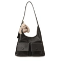Borsa Hobo nera capiente con cuciture bianche a contrasto e ciondolo a forma di coniglio - Con Ciondolo / Nero