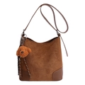 Borsa a secchiello vintage in pelle scamosciata marrone con ciondolo a orsetto - Con Ciondolo / Marrone