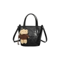 Bolso tipo cubo negro retro de cuero con asas y un lindo colgante de osito suave - Negro