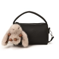 Sac Boston noir minimaliste à texture litchi avec pendentif lapin en peluche doux - Avec Pendentif / Noir