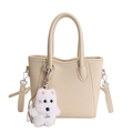 Elegante borsa a secchiello beige in pelle con motivo litchi e ciondolo a cane di peluche - Bianco Sporco
