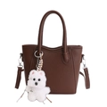 Borsa a secchiello marrone scuro con manici cilindrici e ciondolo a forma di cane bianco - Marrone