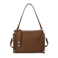 Borsa a tracolla marrone scuro minimalista con trama litchi e rivetti argento - Marrone