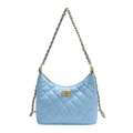 Bolso bandolera acolchado azul claro con cierre giratorio dorado y cuero granulado - Azul