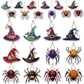 Set di decorazioni per Halloween con cappelli da strega e ragni su sfondo bianco - Serie Halloween Targhette