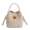 Elegante bolso de cubo blanco crema con grano de lichi, hebilla en T y correa ajustable - Blanco Roto