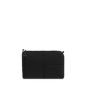 Bolso de mano acolchado negro minimalista de tela suave con cierre triangular - Negro
