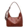 Bolso de hombro media luna marrón con detalle de pañuelo y borla en cremallera - Marrón