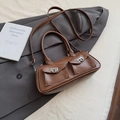 Bolso Boston retro marrón oscuro con bolsillos frontales y acabado de cuero sintético - Marrón
