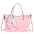 Borsa a mano rosa trapuntata con manico in foulard di seta e dettagli perla - Rosa