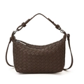 Dunkelbraune Hobo-Tasche aus geflochtenem Leder mit dickem Griff und Schultergurt - Lychee-Muster Kaffee