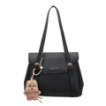 Borsa a spalla nera a grana litchi con doppie tracolle e ciondolo orsetto di peluche - Con Ciondolo / Nero
