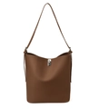 Borsa a secchiello in pelle litchi marrone con chiusura a scatto e tracolla sottile - Marrone