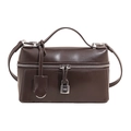 Bolso rectangular marrón oscuro con detalle de candado plateado y asa superior - Marrón