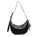 Bolso bandolera de media luna negro en cuero brillante con colgante de peluche - Con Colgante / Negro