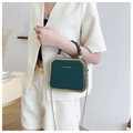 Détail du sac à main vert foncé avec bordure dorée et poignée en corde torsadée - Vert Foncé