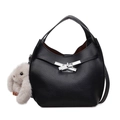 Sac seau en cuir grainé noir avec boucle croisée argentée et breloque lapin gris - Avec Pendentif / Noir