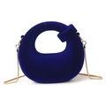 Elegant navy blue velvet handbag with integrated handle and gold chain strap in variant - Twisted Knot - Blue