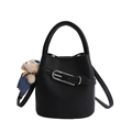 Sac seau chic en cuir grainé noir avec porte-clé ours en peluche et bandoulière - Avec Pendentif / Noir