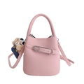 Sac seau en cuir rose à grain litchi avec poignée et breloque ours mignonne - Avec Pendentif / Rose