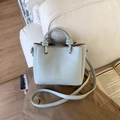 Detail of light blue lychee pattern leather bag with knotted handle and fashion logo - No Pendant / Blue