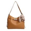 Borsa a secchiello in pelle martellata caramello con chiusura a scatto e ciondolo coniglio - Con Ciondolo / Marrone