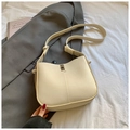 Borsa sottobraccio beige minimalista in pelle martellata con chiusura a rotazione - Bianco Sporco
