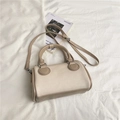 Sac Boston chic en toile beige avec finitions en cuir kaki et bandoulière réglable - Beige