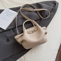 Elegante bolso de hombro beige con textura de lichi y hebilla de metal plateado mujer - Caqui