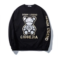 Felpa nera girocollo ampia con stampa orso metallico e scritte dorate stile streetwear - 2XL / Nero