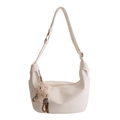 Elegante bolso hobo blanco crema con amuleto de oveja de peluche y correa ajustable - Con Colgante de Peluche / Blanco