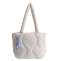 Bolso de hombro acolchado blanco roto con colgante de lazo a cuadros azules y ondas - Blanco