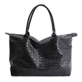 Große schwarze gewebte Leder-Shopper-Tasche mit langen Henkeln und glatter Silhouette - Schwarz