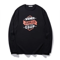 Heren zwart T-shirt met lange mouwen, oranje grafische print en een ronde halslijn - XL / Zwart
