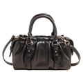 Bolso de mano negro plisado de moda en cuero brillante con correa de hombro ajustable - Negro